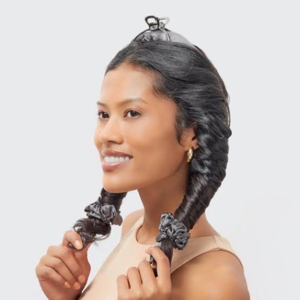 Satin overnight heatless curls set : includes 1 rod and 2 Sephora scrunchies - Picture 7 of 9
